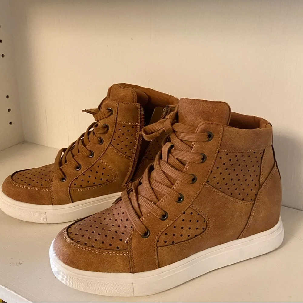 Womens Tan Wedge Sneakers - Fashion High-Top Casual